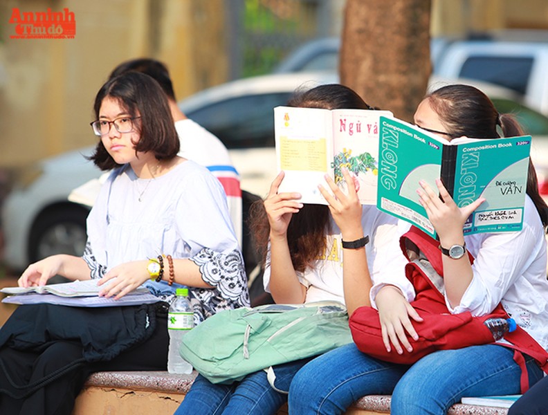 [ẢNH] Gần 95.000 thí sinh thi môn đầu tiên trong kỳ tuyển sinh vào lớp 10 tại Hà Nội